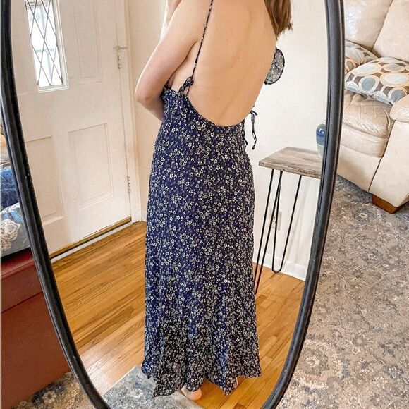 Reformation Trista Open Back Maxi Dress in Blue Floral - Picture 4 of 10